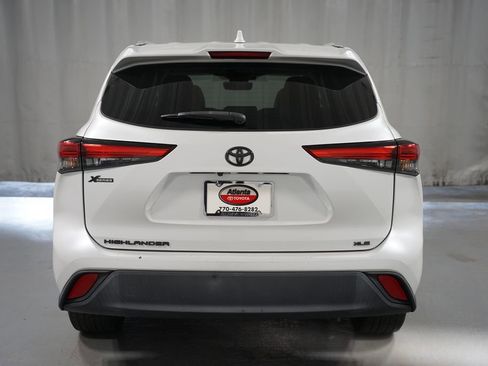 Used 2022 Toyota Highlander XLE FWD image 7
