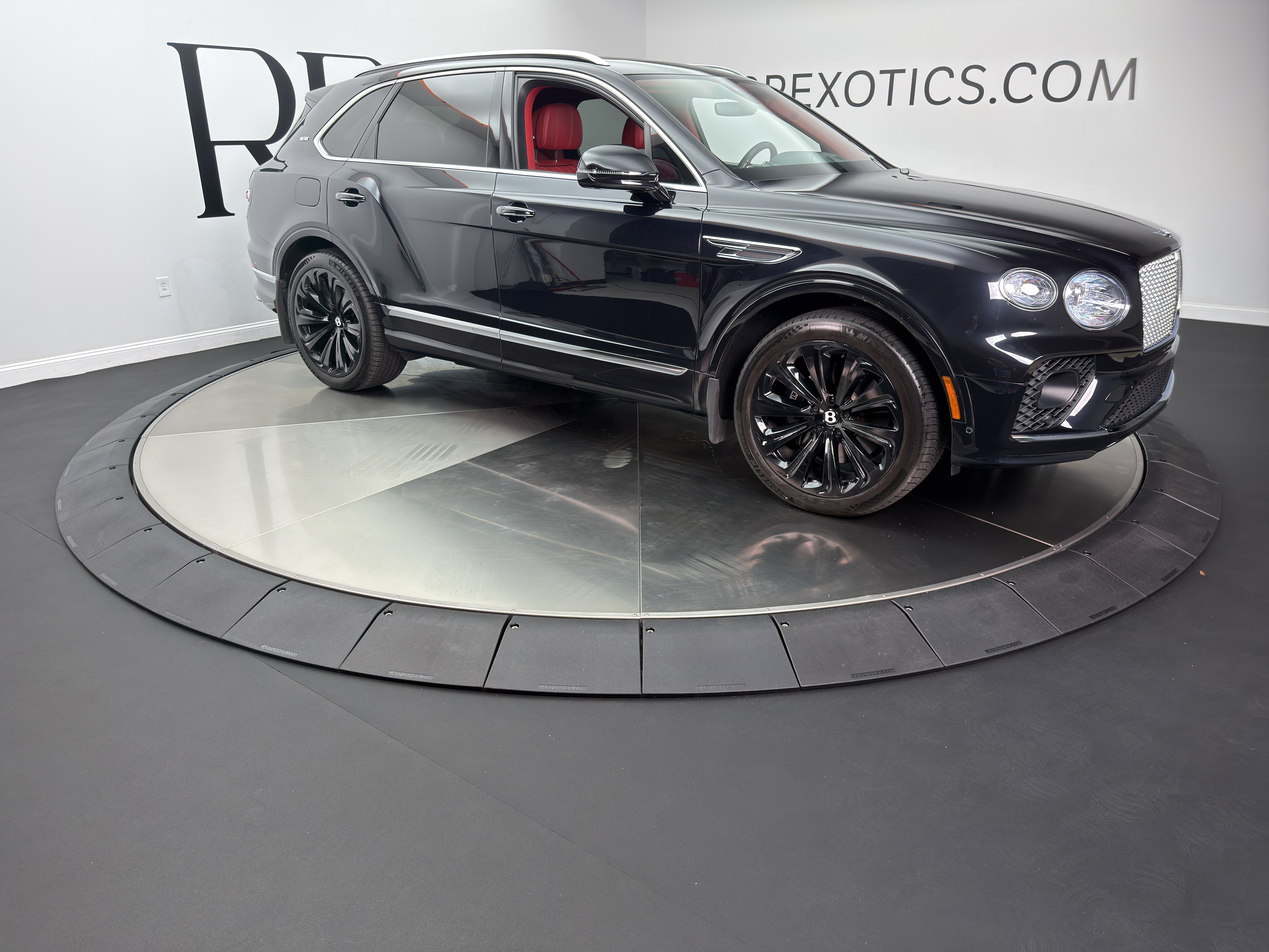 Used 2021 Bentley Bentayga w/ First Edition Specification AWD/4WD image 8
