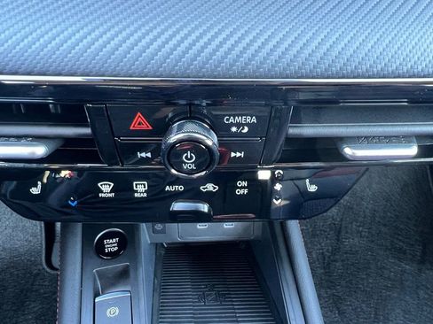 New 2026 Nissan Kicks SR w/ Cold Weather Package image 4