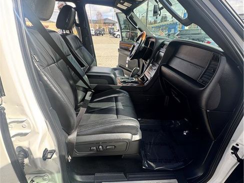 Used 2015 Lincoln Navigator 4WD image 39