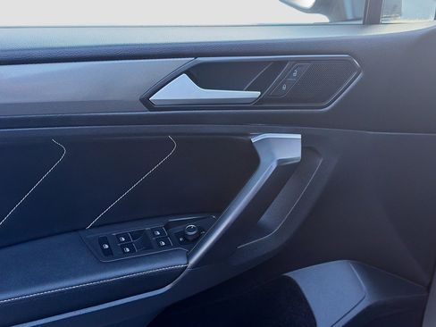 Used 2022 Volkswagen Tiguan SE FWD image 16