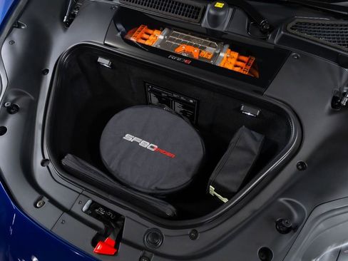 Used 2022 Ferrari SF90 Spider image 10