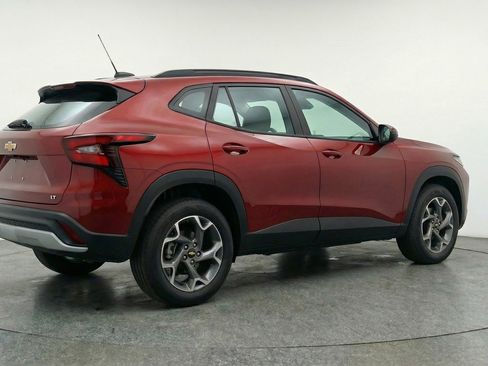 Used 2025 Chevrolet Trax LT FWD image 7