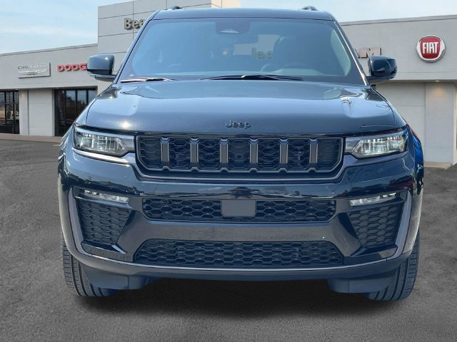 New 2026 Jeep Grand Cherokee Limited w/ Limited Altitude Package RWD image 2