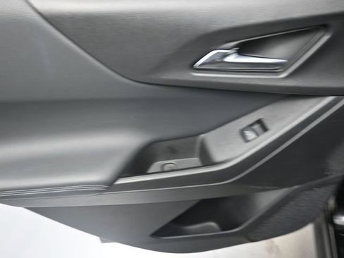 Used 2025 Chevrolet Equinox LT w/ Convenience Package II image 19