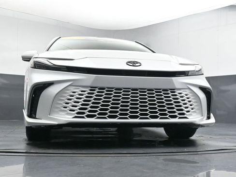 Used 2025 Toyota Camry XSE image 34