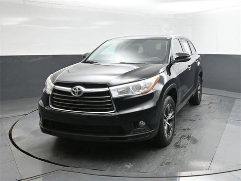 Used 2016 Toyota Highlander XLE image 30