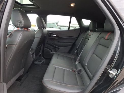 Used 2024 Chevrolet Trax RS w/ Sunroof Package image 9