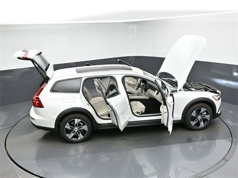 New 2026 Volvo V60 B5 Cross Country Plus w/ Protection Package Premier image 51