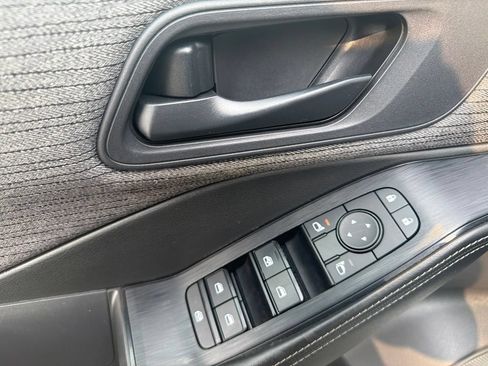 Used 2022 Nissan Rogue S FWD image 16