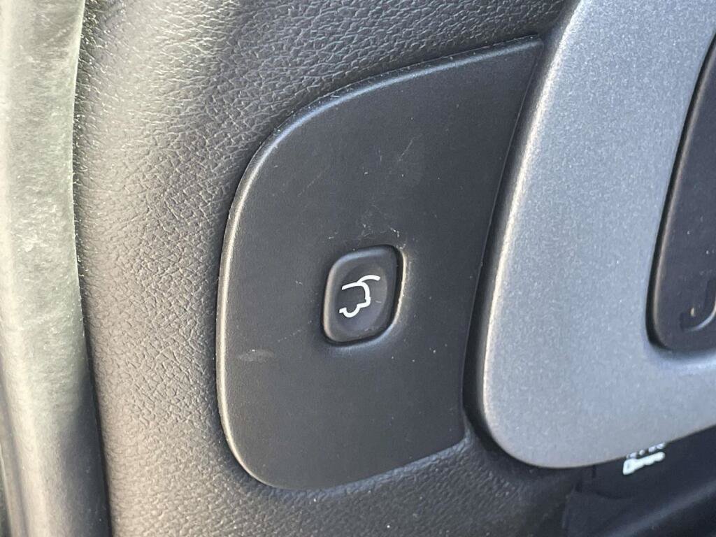 Used 2018 Jeep Cherokee Limited AWD/4WD image 18