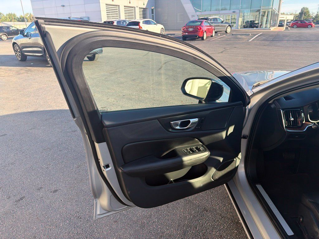 Certified 2024 Volvo S60 B5 Plus w/ Climate Package AWD/4WD image 10