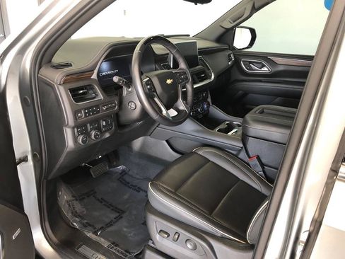 Used 2024 Chevrolet Tahoe Premier w/ Advanced Technology Package AWD/4WD image 5