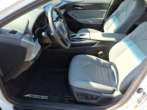 Certified 2020 Toyota Avalon XSE w/ All Weather Liner Package image 10