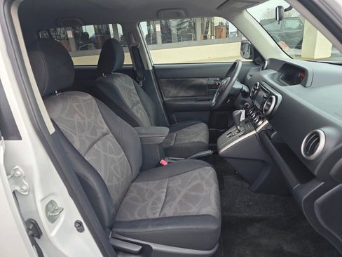 Used 2015 Scion xB image 21