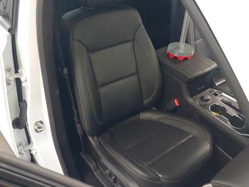 Used 2023 Chevrolet Traverse LT w/ Midnight/Sport Edition FWD image 28