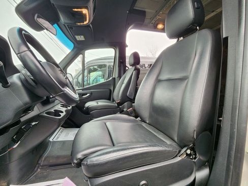 Used 2023 Mercedes-Benz Sprinter 2500 image 6