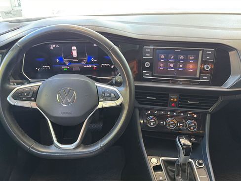 Certified 2024 Volkswagen Jetta SE w/ Panoramic Sunroof Package FWD image 19