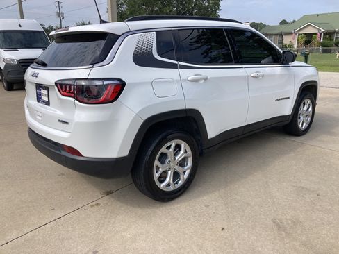 Used 2024 Jeep Compass Latitude w/ Mopar Graphics Package AWD/4WD image 6