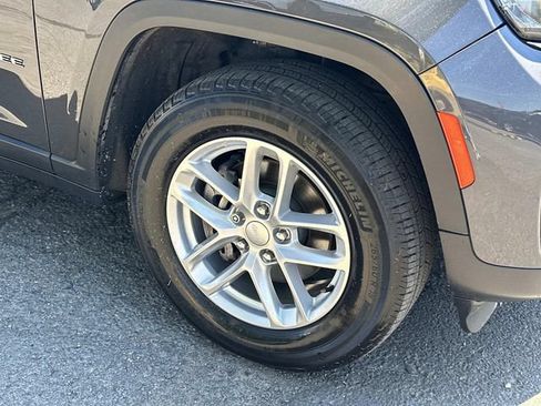 Used 2023 Jeep Grand Cherokee Laredo w/ Luxury Tech Group I AWD/4WD image 8