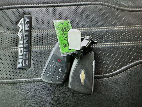 Used 2024 Chevrolet Silverado 3500 High Country w/ High Country Premium Package AWD/4WD image 27