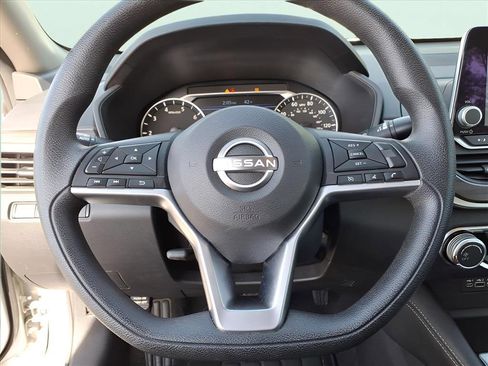 Used 2023 Nissan Altima 2.5 SV image 14