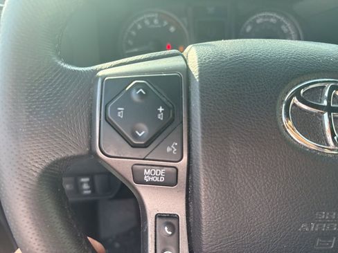 Used 2021 Toyota Tacoma TRD Sport w/ Technology Package image 17