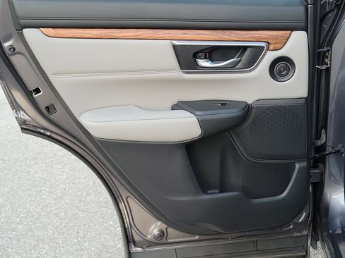 Used 2017 Honda CR-V Touring image 14
