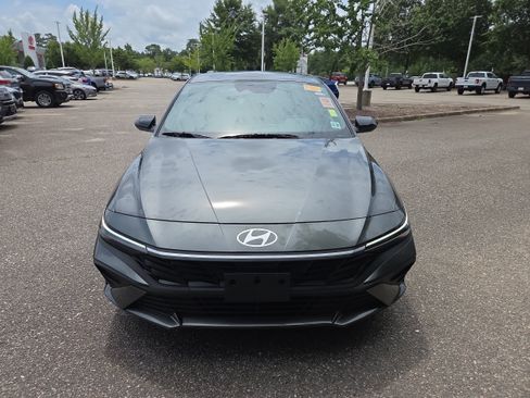 Used 2026 Hyundai Elantra Sport FWD image 8