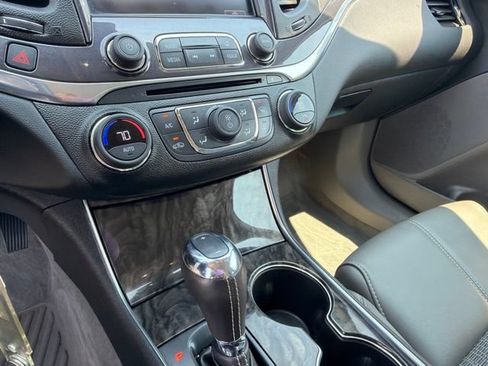 Used 2015 Chevrolet Impala LT w/ Convenience Package FWD image 19
