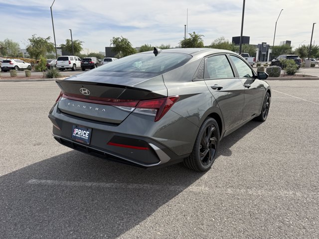 Used 2026 Hyundai Elantra Sport FWD image 4