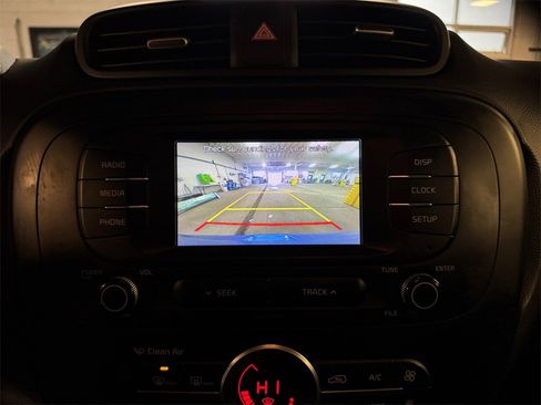 Certified 2017 Kia Soul + w/ Designer's Package image 18