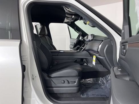New 2026 Nissan Armada SL w/ Captain's Chari Seat Package RWD image 39