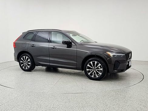 Used 2025 Volvo XC60 B5 Plus AWD/4WD image 3