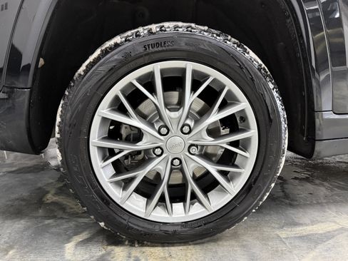 Used 2022 Jeep Grand Cherokee L Summit w/ Luxury Tech Group V image 31