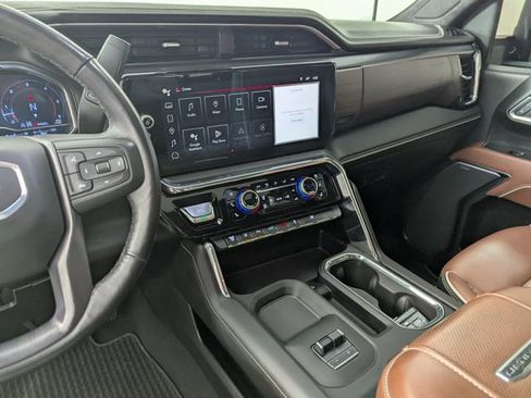 Used 2025 GMC Sierra 3500 Denali Ultimate AWD/4WD image 17