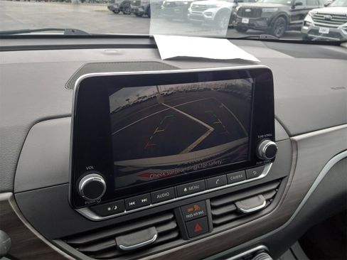 Used 2024 Nissan Altima 2.5 SV image 19