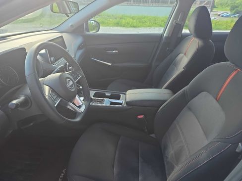 Used 2025 Nissan Sentra SR FWD image 11