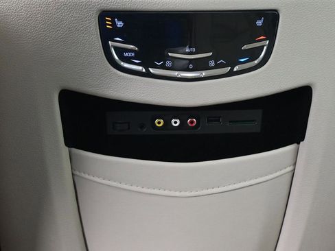 Used 2016 Cadillac Escalade Luxury AWD/4WD image 31