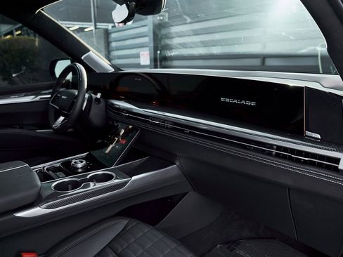 Used 2026 Cadillac Escalade ESV V image 46