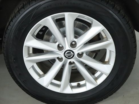 Used 2019 Nissan Rogue Sport SV image 38