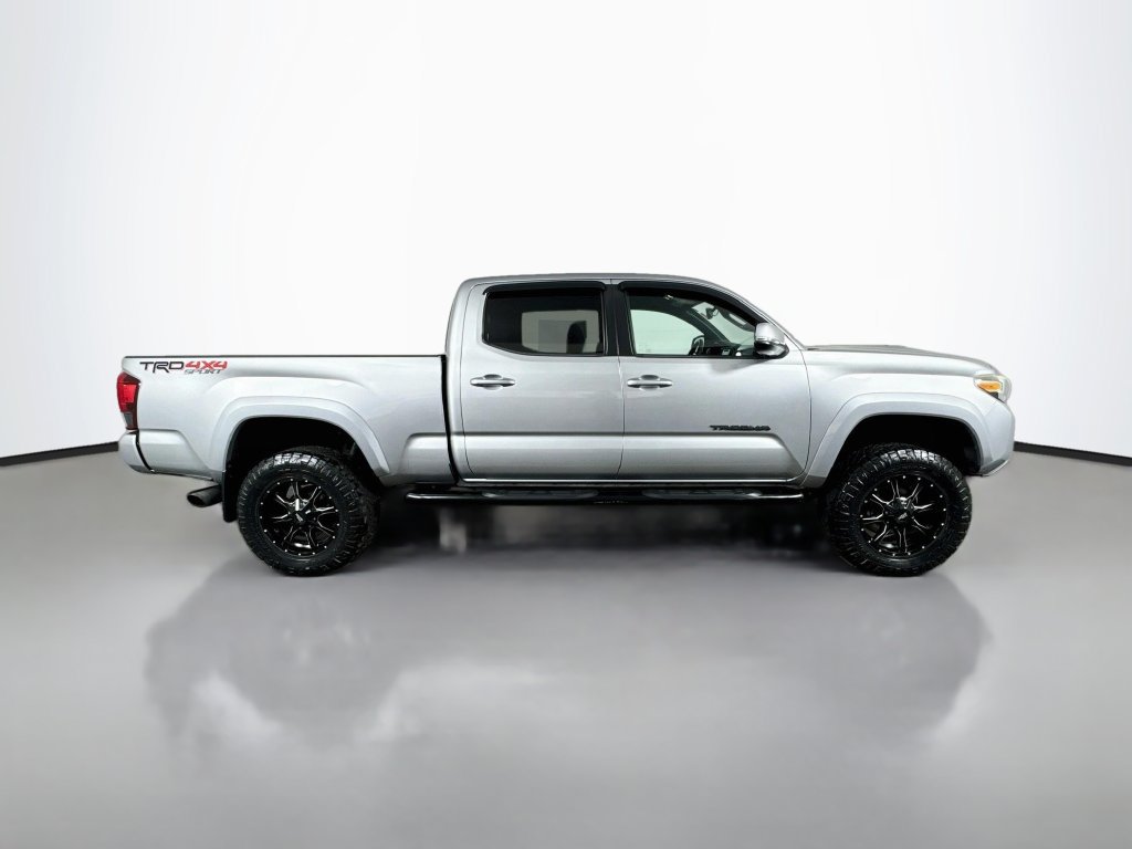 Used 2019 Toyota Tacoma TRD Sport w/ Technology Package AWD/4WD image 9