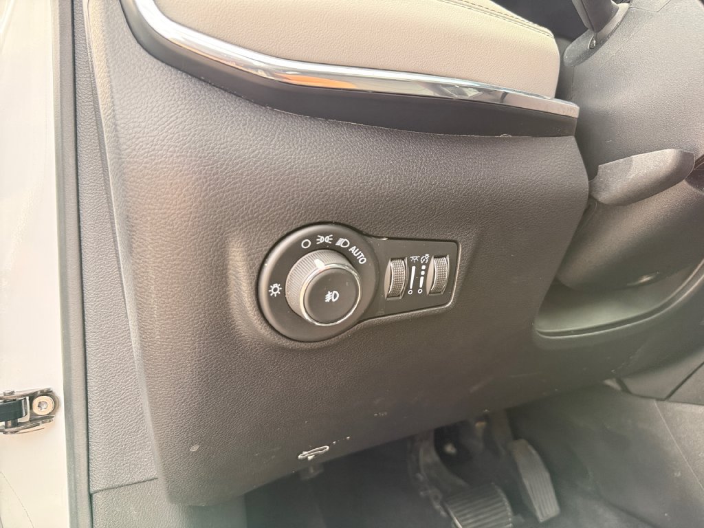 Used 2023 Jeep Compass Limited w/ Sun and Sound Group AWD/4WD image 24