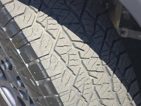 Used 2021 Jeep Gladiator Overland AWD/4WD image 4