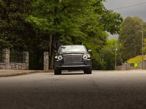 Used 2021 Bentley Bentayga AWD/4WD image 41