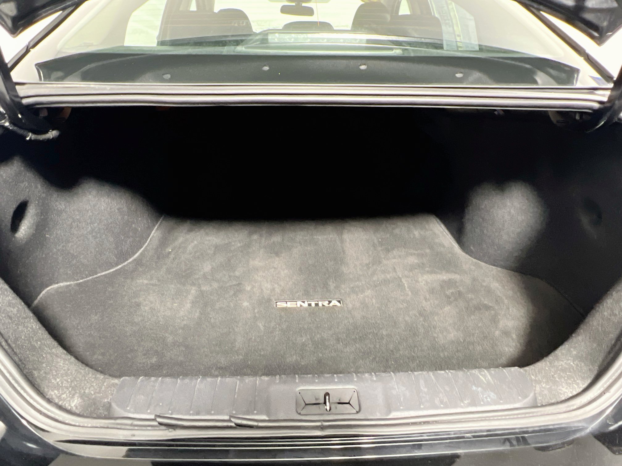 Used 2025 Nissan Sentra SR FWD image 33