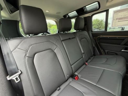 New 2026 Land Rover Defender 110 X-Dynamic SE AWD/4WD image 17