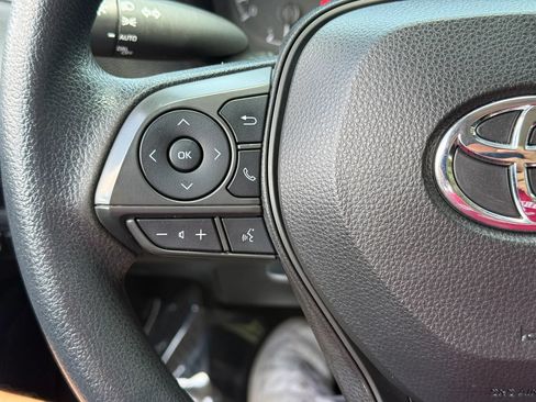 Used 2022 Toyota Corolla LE FWD image 16