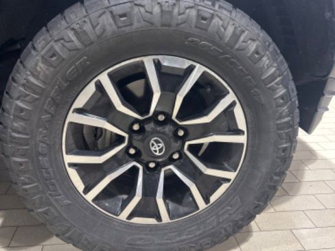 Used 2023 Toyota Tacoma TRD Sport w/ Advanced Technology Package image 5