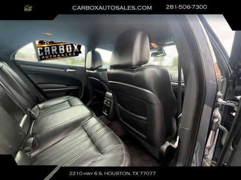 Used 2018 Chrysler 300 S AWD/4WD image 34